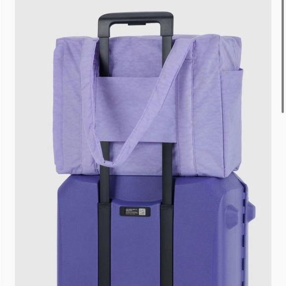 Baggu small cloud carry on HTF color Wisteria perfect condition - Picture 8 of 11